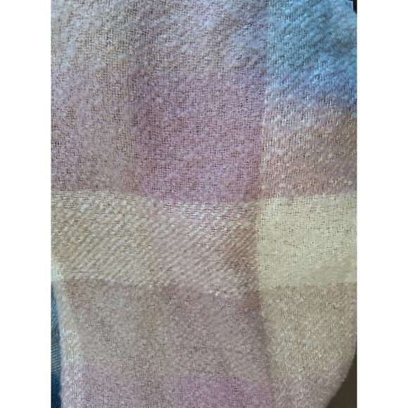 Old Navy NEW NWT Soft Pink and Cream Blanket Scarf with Fringe 22" x 44" - Picture 2 of 6